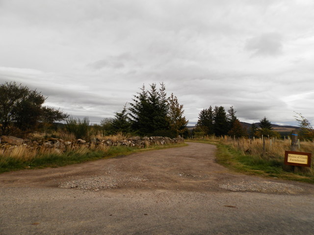 Farm road to Mains of Gask