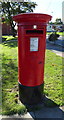 Elizabeth II postbox on Norden Road