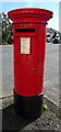 Elizabeth II postbox on War Office Road