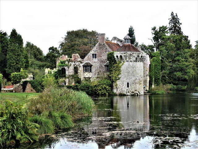 Old Scotney Castle, Lamberhurst © G Laird cc-by-sa/2.0 :: Geograph ...