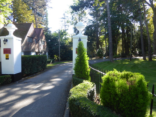 Entrance to The Manor from Edgwarebury Lane