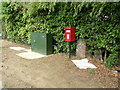 TL8622 : Surrex Hamlet Postbox by Geographer