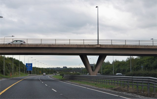 Junction 7 overbridge, M1 © N Chadwick cc-by-sa/2.0 :: Geograph Ireland