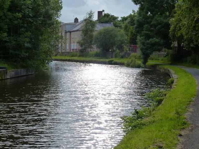 Leeds And Liverpool Canal In Burnley C Mat Fascione Cc By Sa 2 0 Geograph Britain And Ireland