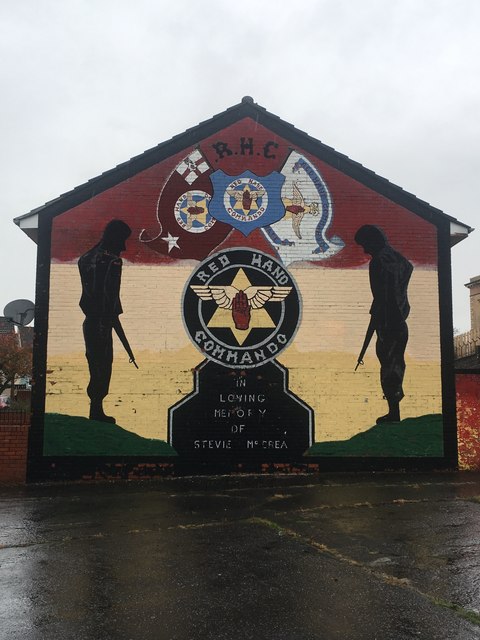 Loyalist mural © Stuart Taylor cc-by-sa/2.0 :: Geograph Ireland