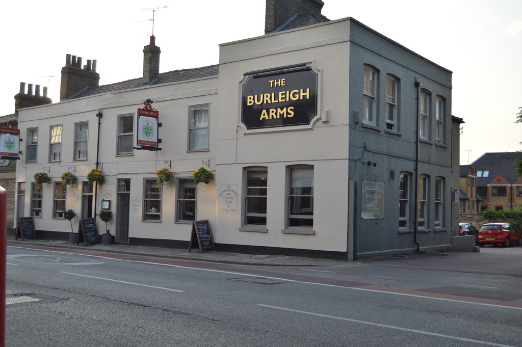 The Burleigh Arms © N Chadwick cc-by-sa/2.0 :: Geograph Britain and Ireland