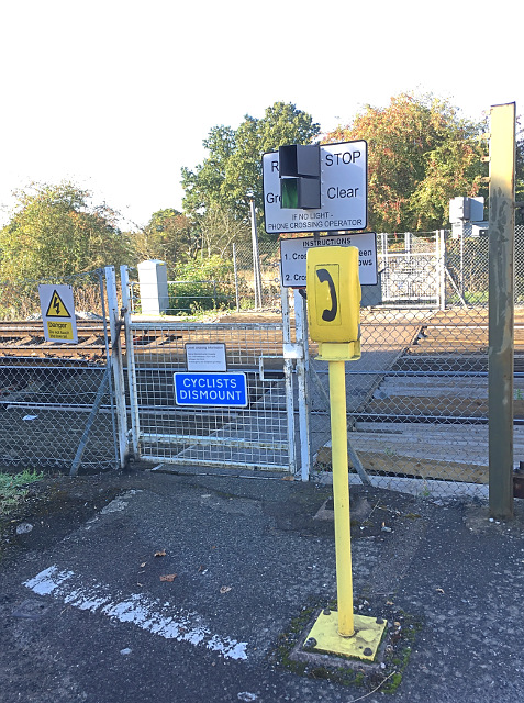 Crossing at Warnham station