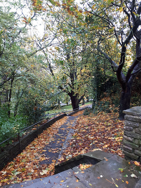 Clitheroe Castle park: autumn paths