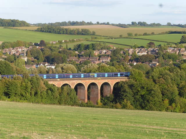 Southeastern train crossing the Eynsford Viaduct
