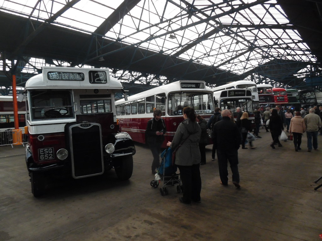 inside-lothian-buses-central-bus-garage-david-hillas-cc-by-sa-2-0