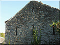 Wall with ventilation slits, Crowndale