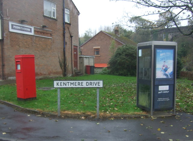 Elizabeth II postbox and telephone box on Kentmere Drive, Cherry Tree