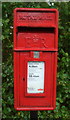 Close up, Elizabeth II postbox on Chorley Road (A674), Higher Wheelton