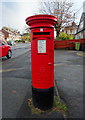 Elizabeth II postbox on Oldham Road, Grotton