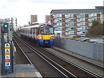 TQ3383 : London Overground train at Hoxton by Malc McDonald