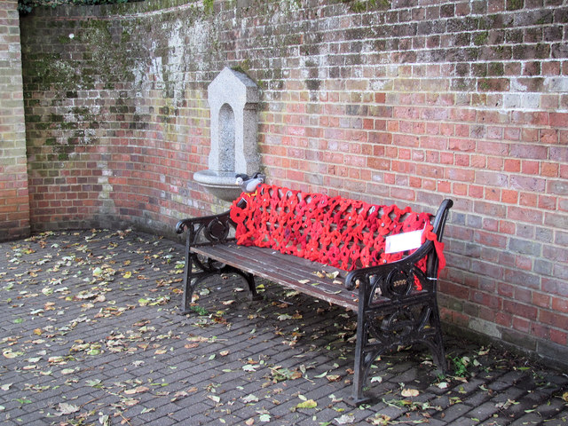 Seat (with poppy blanket) and water fountain in Tring High Street