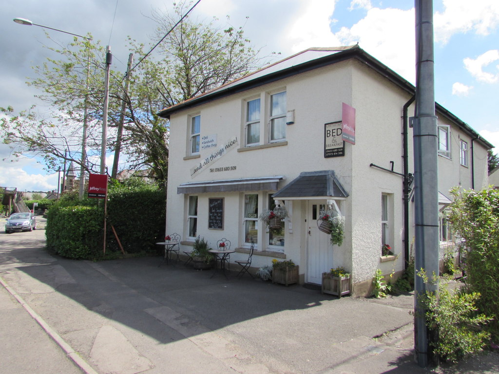 Castleton Bed & Breakfast © Jaggery cc-by-sa/2.0 :: Geograph Britain