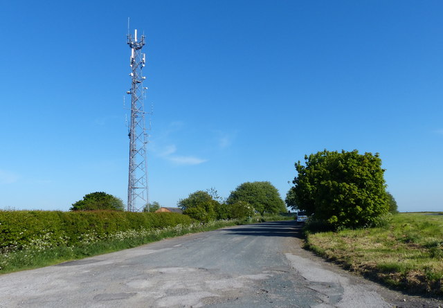 Communications mast next to the A165