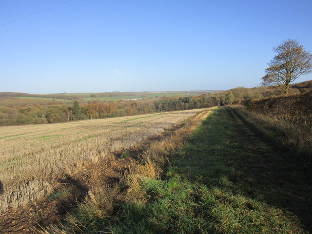 Stubble field and Fishponds Wood © Jonathan Thacker cc-by-sa/2.0 ...