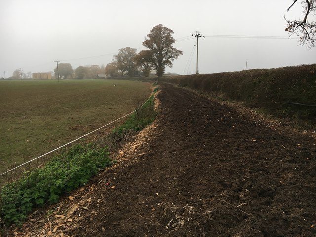 Path heading to Cublington Road