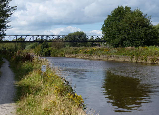 Pipebridge across the Knostrop Cut of the Aire and Calder Navigation