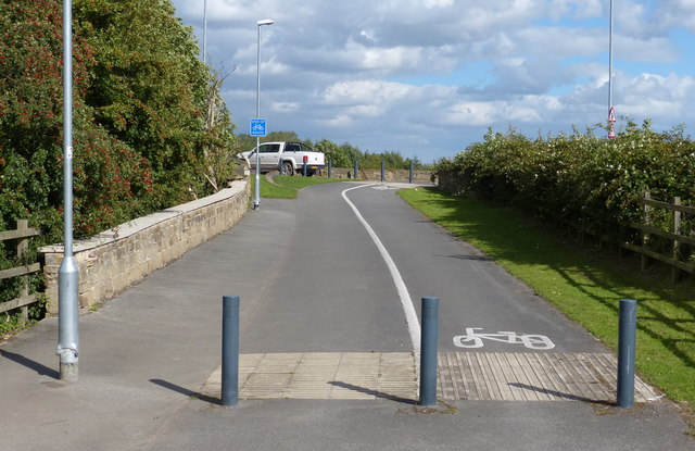 Cycleway and footpath next to the... © Mat Fascione :: Geograph Britain ...