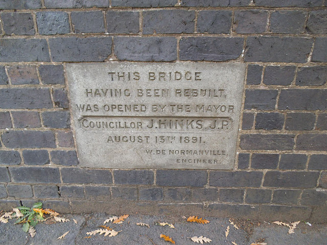 Adelaide Bridge, Leamington Spa - plaque