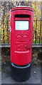 Elizabeth II postbox on Long Row, Horsforth