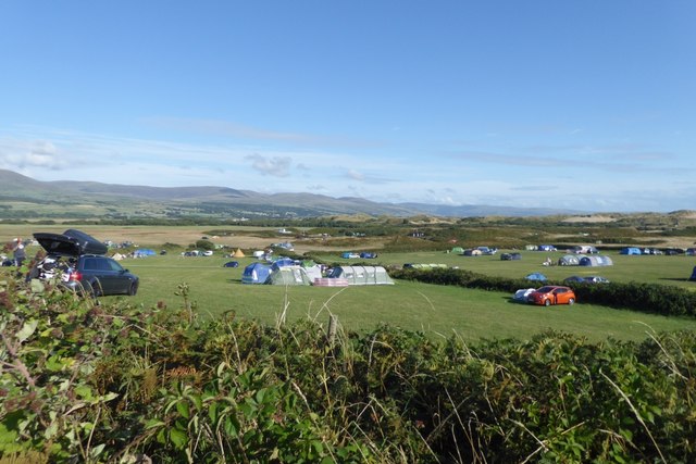 Camping at Mochras © DS Pugh cc-by-sa/2.0 :: Geograph Britain and Ireland