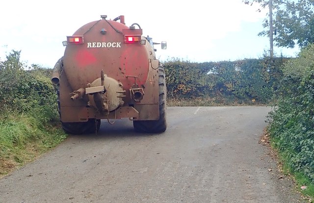 Slurry tanker at the junction of Islandmoyle Road and Letalian Road