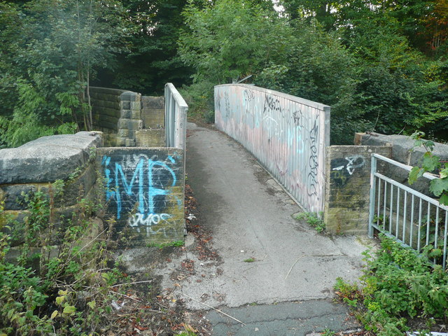 Footbridge across the railway on Mansion Lane, Halifax