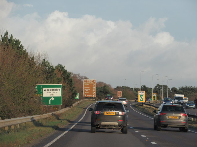 A12 Northbound Approaching B1438 Island (2)