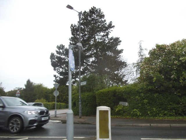 Eastholm at the junction of Wilbury Road