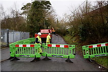 H4772 : Moving barriers, Riverview Road, Cranny by Kenneth  Allen