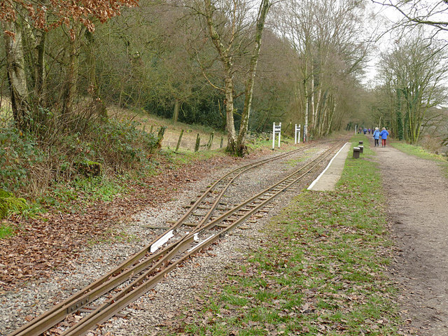 Platform at Hunthouse Wood station