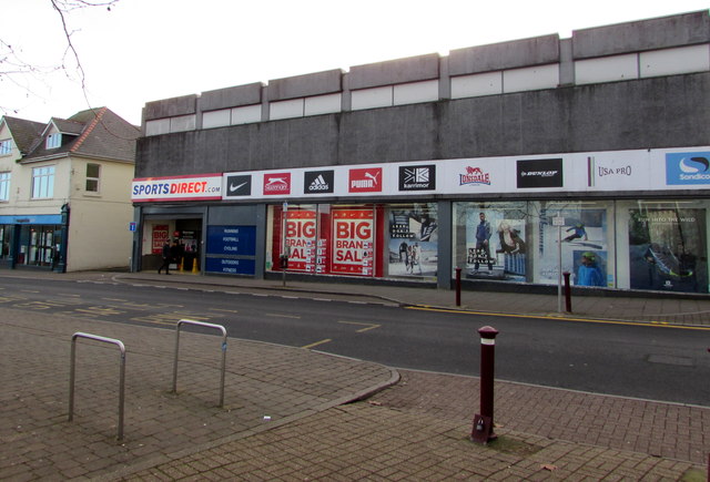 Sports Direct, 20 Cardiff Road, © Jaggery cc-by-sa/2.0 :: Geograph  Britain and Ireland