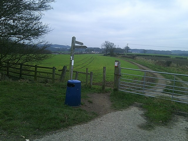 Footpath Junction at Annesley Lane End