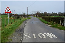 H5669 : Slow marking on Tullyneil Road by Kenneth  Allen