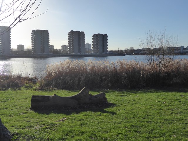 South Mere at Thamesmead © Marathon cc-by-sa/2.0 :: Geograph Britain ...