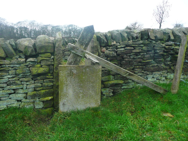 Fallen signpost, Threap Croft, Illingworth, Halifax