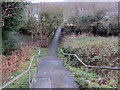 Llwybr yn gadael yr A4242 / Path exiting the A4242