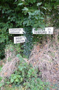 Old Direction Sign - Signpost by Tuxford Road, west of Normanton on Trent
