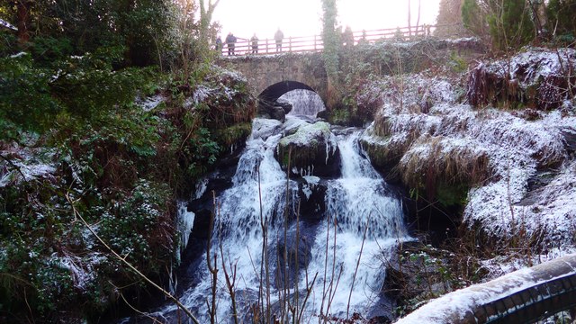 Winter waterfall at Rouken Glen Park