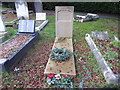 The grave of Roy Kinnear in East Sheen Cemetery