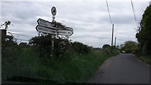 SU1513 : Old Direction Sign - Signpost by Stuckton Road, Hyde parish by Milestone Society