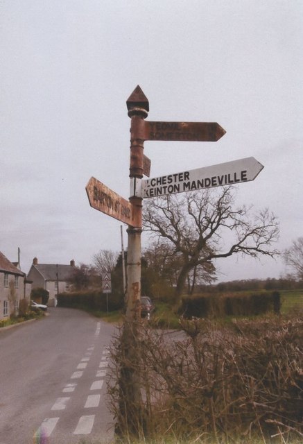 Direction Sign - Signpost southwest of Tootle Bridge