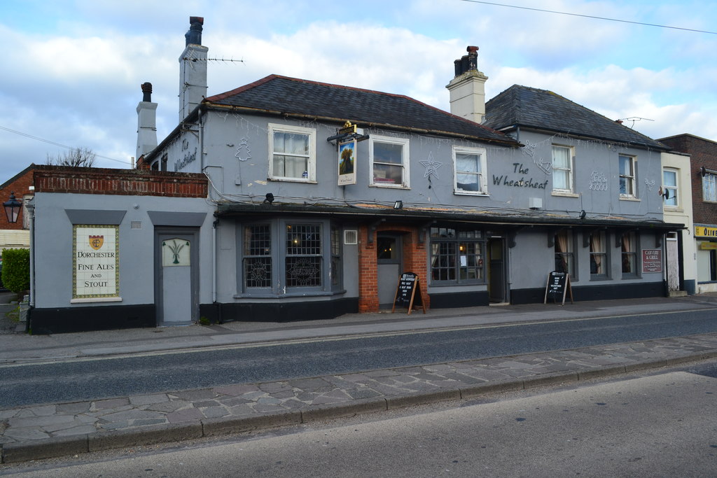 The Wheatsheaf public house, Old Milton © David Martin cc-by-sa/2.0 ...