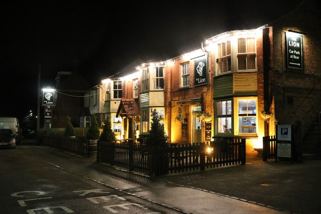 The Lion pub, Waddesdon © David Howard cc-by-sa/2.0 :: Geograph Britain ...