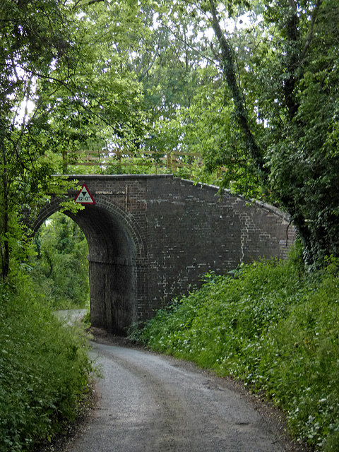 Bridge over Mill Lane south-west of... © Roger Kidd cc-by-sa/2.0 ...