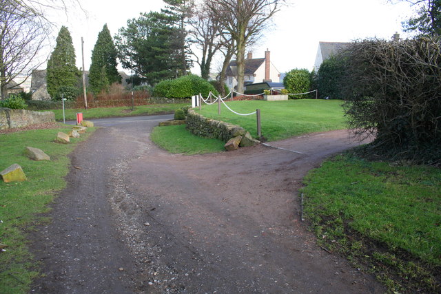 Footpath passing golf course approaching Hallowes Lane
